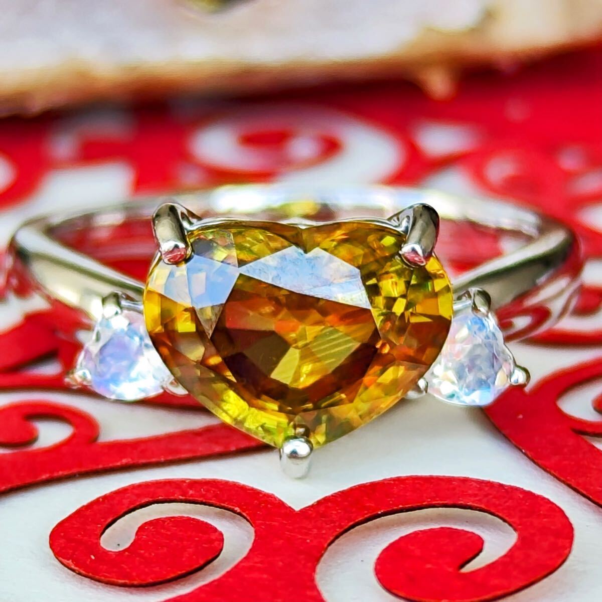 天然スフェーン 2.76ct ハートシェイプ 天然ラブラドライト リング プラチナ 新品未使用品 鑑別書付き