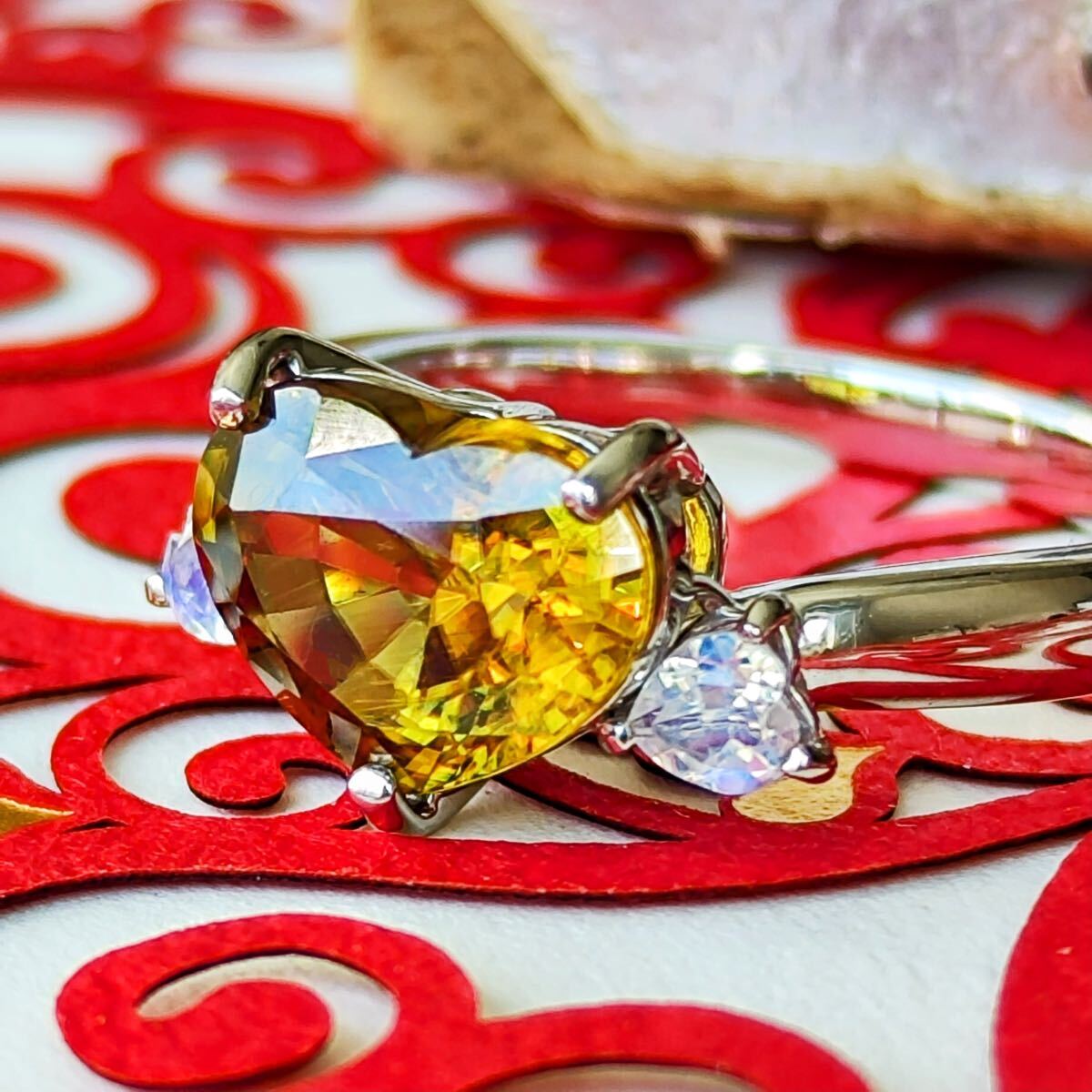 天然スフェーン 2.76ct ハートシェイプ 天然ラブラドライト リング プラチナ 新品未使用品 鑑別書付き