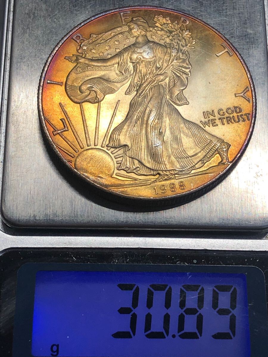 アメリカ リバティコイン 1oz 1ドル 銀貨 1988年 イーグル 重量 アメリカ リバティコイン 1oz 1ドル 銀貨 1988年 イーグル 重量