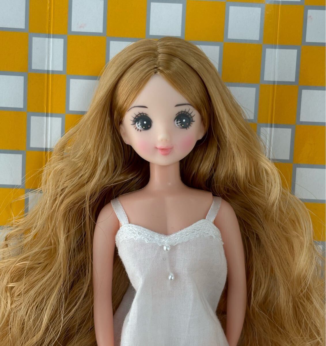 新品未開封 ひなちゃん おたのしみドール 茶髪ハーフアップ リカ