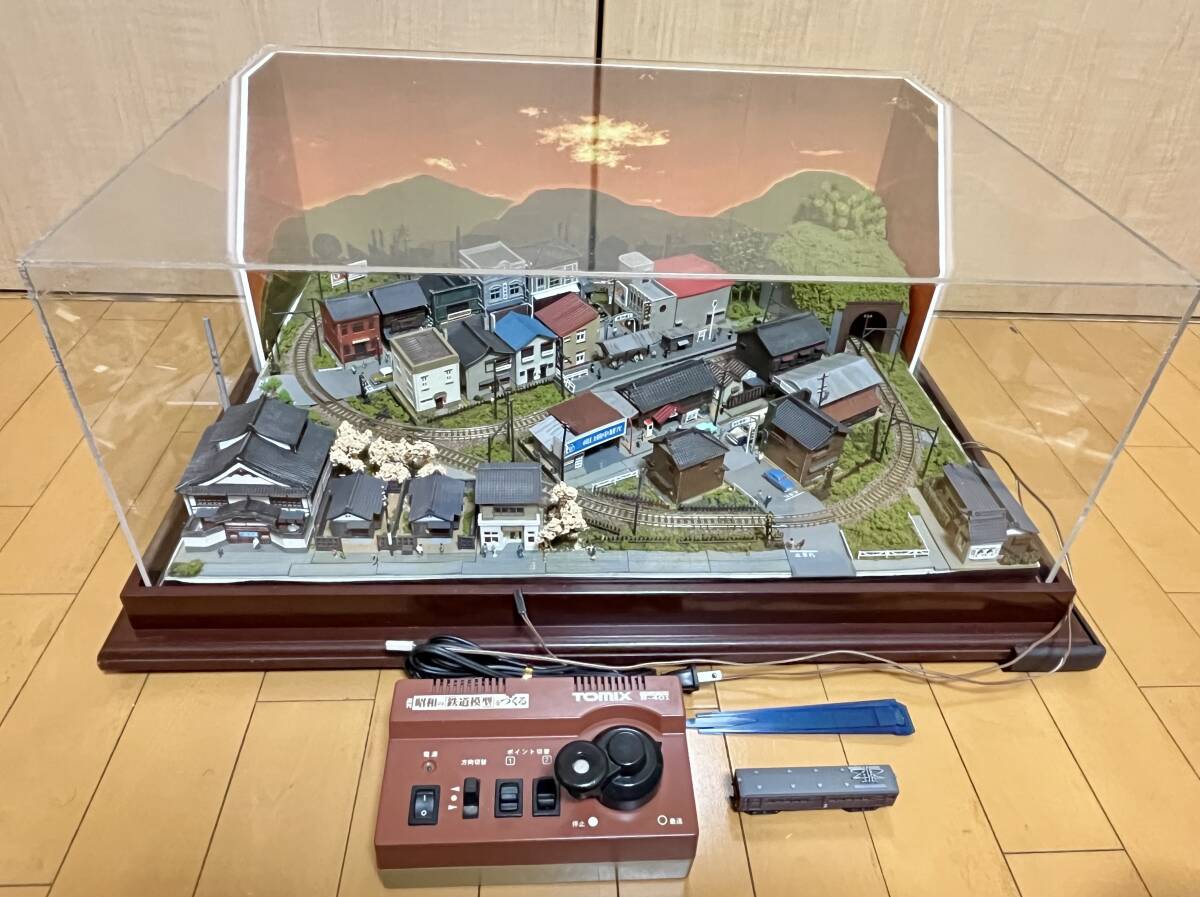 講談社　昭和の鉄道模型を作る　完成ジオラマ　オリジナル電車、パワーパック　セット 講談社 昭和の鉄道模型を作る 完成ジオラマ パワーパック