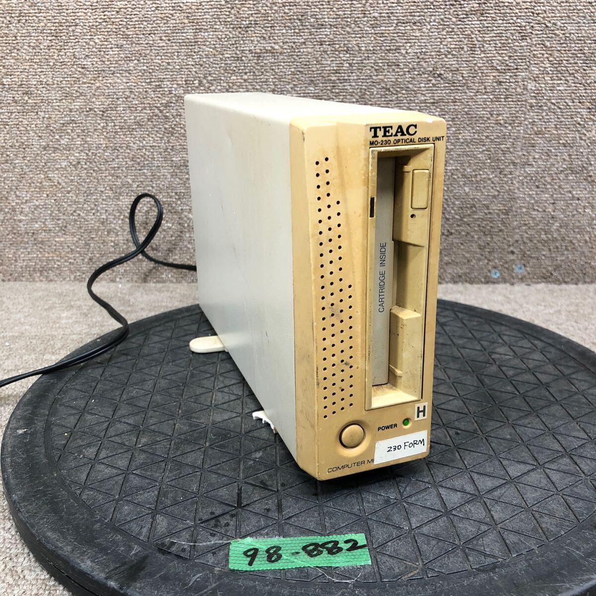 98-882 激安 レトロPC パーツ 外付け MOドライブ 230MB TEAC MO-230 SCSI 通電.電源オン.オフok ジャンク