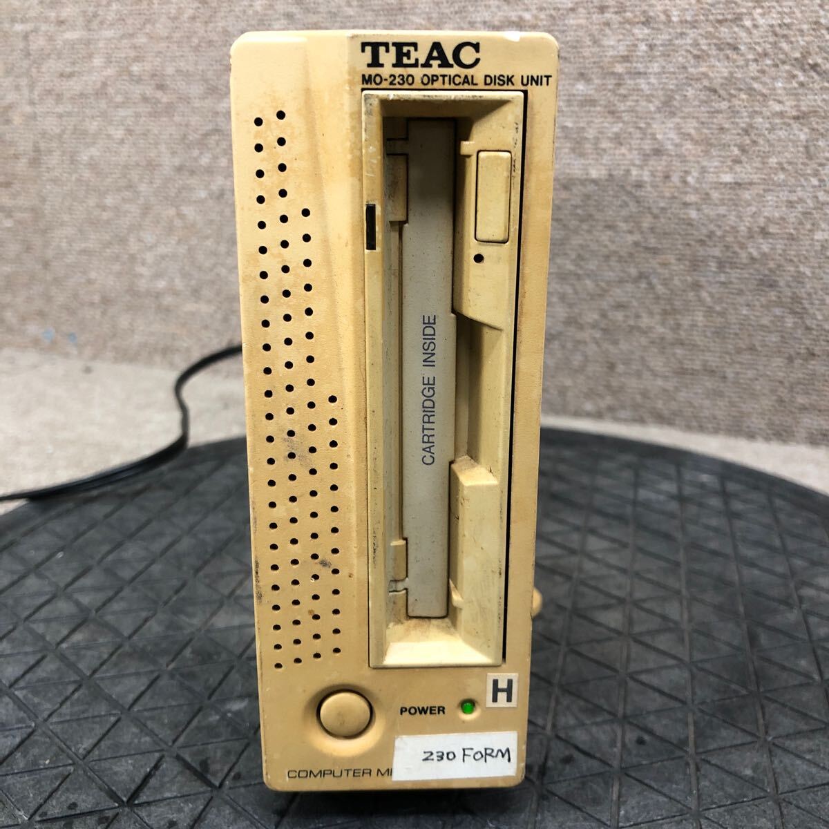 98-882 激安 レトロPC パーツ 外付け MOドライブ 230MB TEAC MO-230 SCSI 通電.電源オン.オフok ジャンク