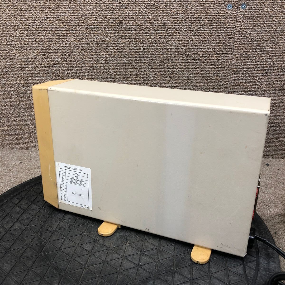 98-882 激安 レトロPC パーツ 外付け MOドライブ 230MB TEAC MO-230 SCSI 通電.電源オン.オフok ジャンク