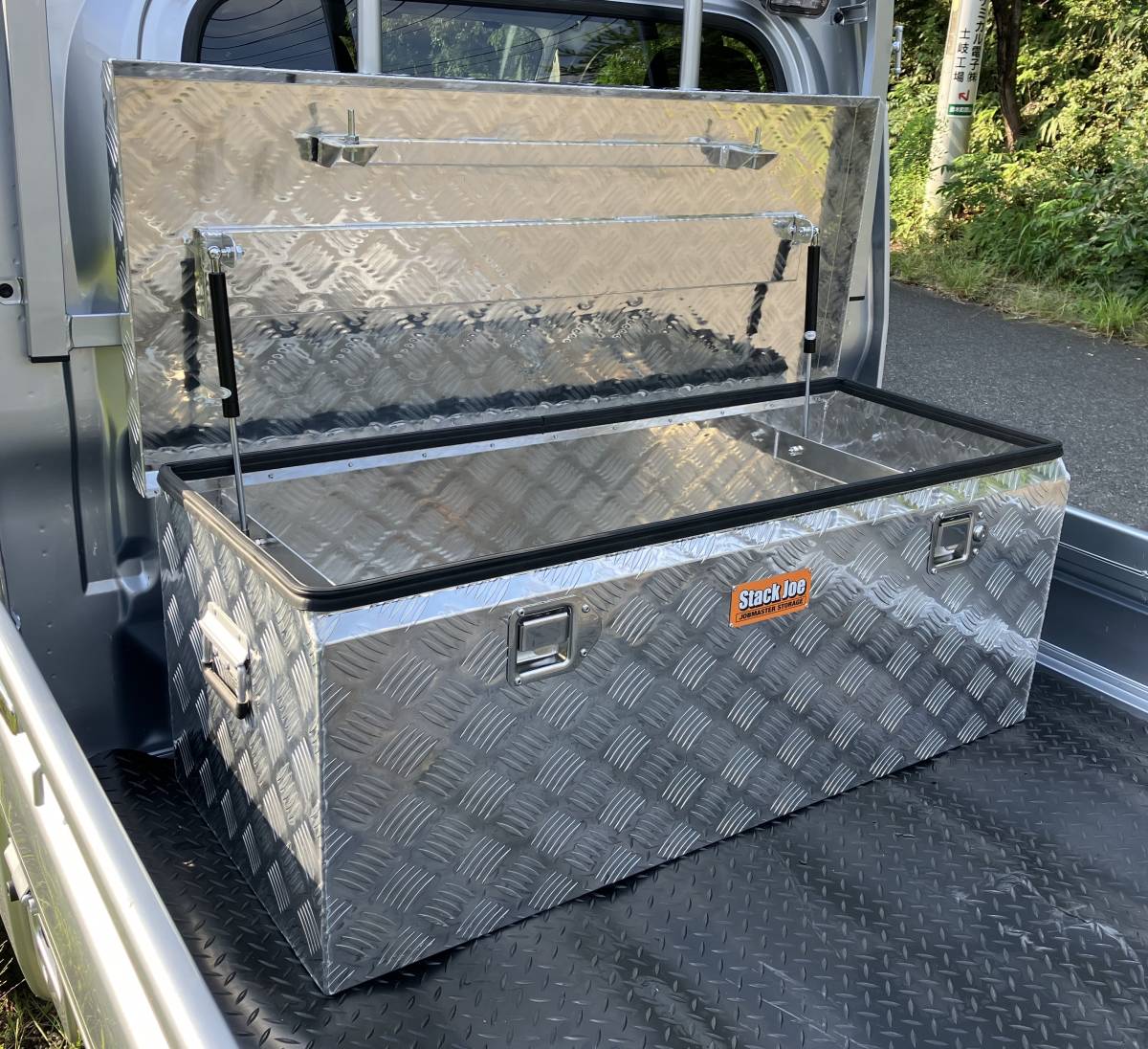 萬能アルミボックス　　工具箱 ツールボックス 軽トラ 荷臺 トラック 収納　縞板　サイズ1100×470×420mm　【送料無料】