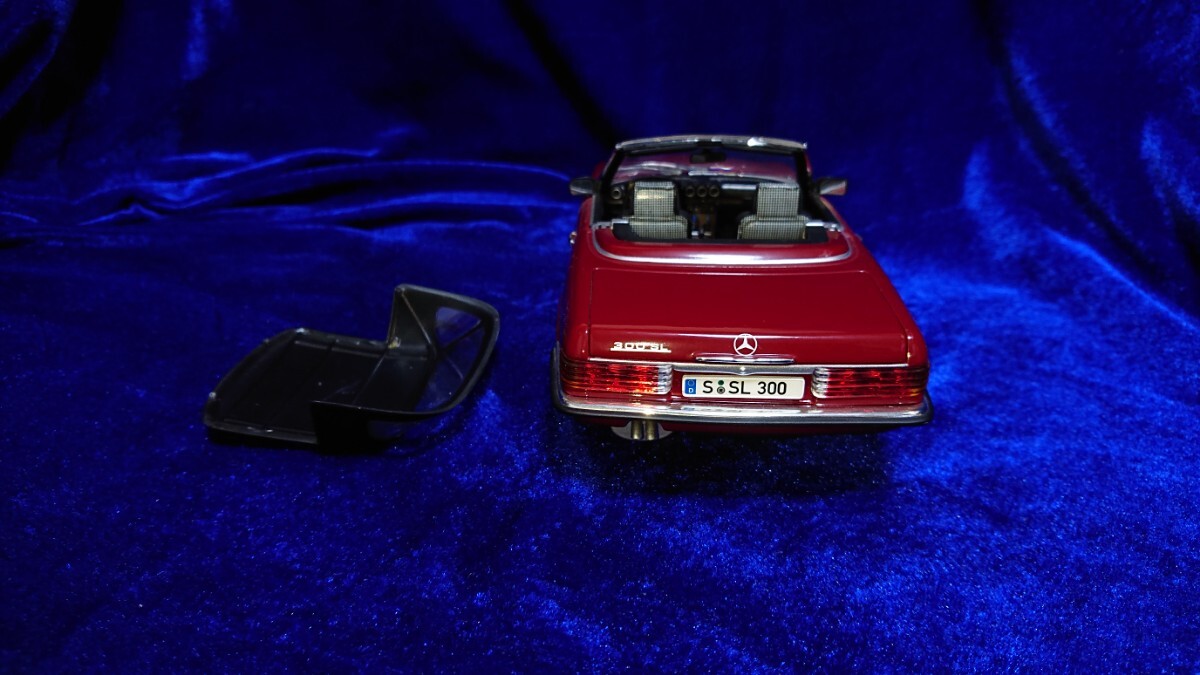 1/18 Mercedes-Benz 300SL Convertible (Soft Top) RED NOREV 1/18 Mercedes-Benz 300SL Convertible (Soft Top) RED NOREV