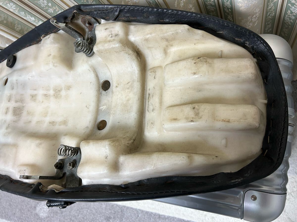 rz250 純正シート あんこ抜き rz350 取付金具付き(純正品)|売買 rz250 純正シート あんこ抜き rz350 取付金具付き(純正品)|売買