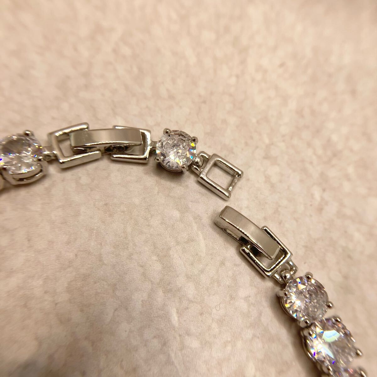 ホワイトトパーズたっぷりのゴージャスデザインブレスレット★レディース腕輪バングルシルバーアクセサリーキュービックジルコニア新品宝石