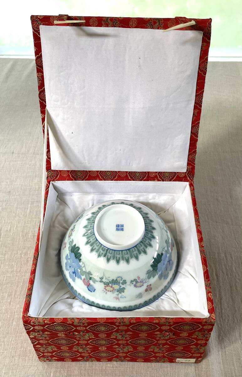 時代唐物】 景徳鎮製 粉彩花蝶図 薄胎碗 箱付 径15.5cm△ 検索 時代唐物】 景徳鎮製 粉彩花蝶図 薄胎碗 箱付 径15.5cm△ 検索
