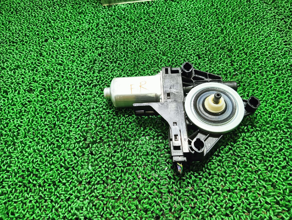 ボルボ 右 フロントウィンドウレギュレータモーター V60 DBA-FB420, 2015 #hyj NSP232340