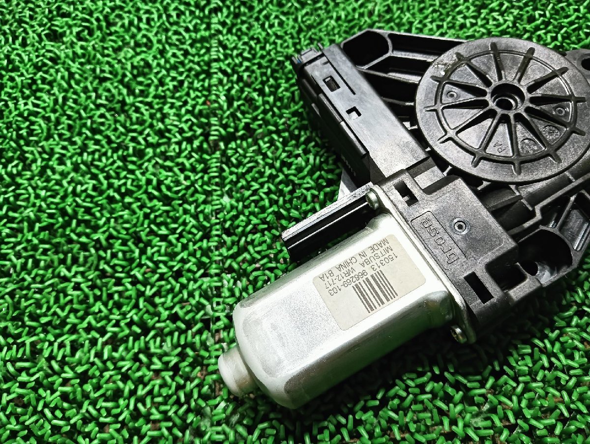 ボルボ 右 フロントウィンドウレギュレータモーター V60 DBA-FB420, 2015 #hyj NSP232340