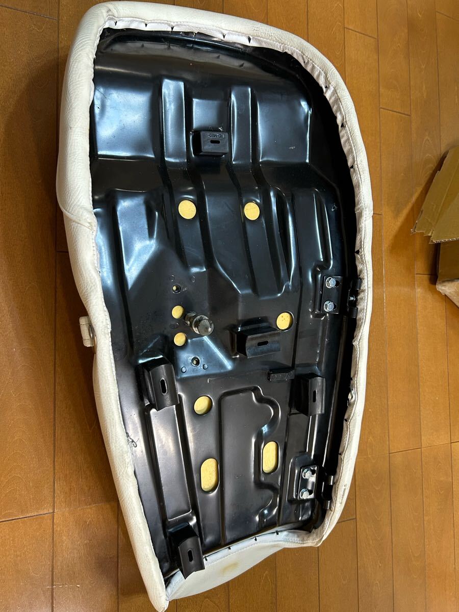 カワサキ Z1/Z2/KZ タックロールシート チョビ三段シート カワサキ Z1/Z2/KZ タックロールシート チョビ三段シート