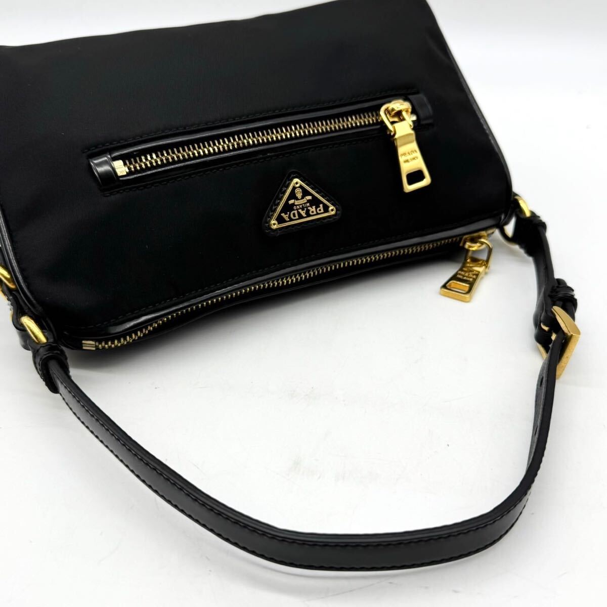 3501【ほぼ未使用】PRADA プラダ ショルダーバッグ ハンドバッグ 3501【ほぼ未使用】PRADA プラダ ショルダーバッグ ハンドバッグ