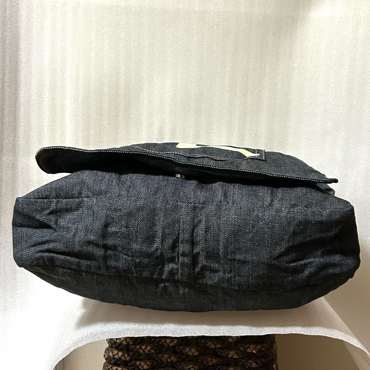 大ぶり EVISU エヴィス 中古古着インディゴ デニムショルダー 大ぶり EVISU エヴィス 中古古着インディゴ デニムショルダー