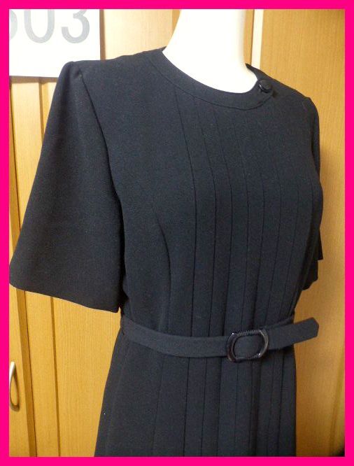 送料無(wú)料★ブラックフォーマルワンピース9　タック～プリーツがきれい！　前開(kāi)き　冠婚葬祭/喪服/禮服/結(jié)婚式/披露宴/二次會(huì)/卒業(yè)式/入學(xué)式