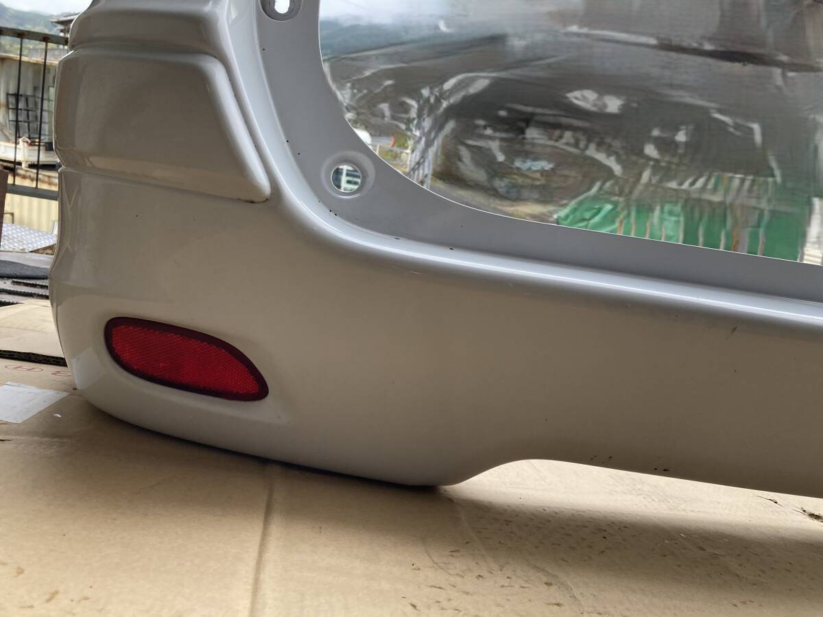 ★日産 ADバン エキスパート（H24)★VY12 　 リアバンパー　割れ・欠け無し　色ＱＭ1　ソリッドホワイト　管23067_画像3