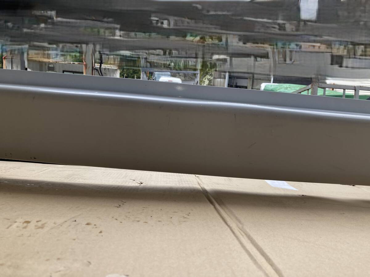 ★日産 ADバン エキスパート（H24)★VY12 　 リアバンパー　割れ・欠け無し　色ＱＭ1　ソリッドホワイト　管23067_画像4