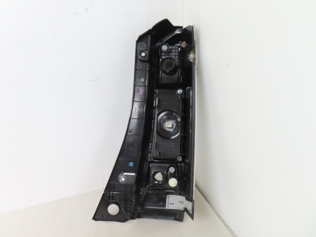 Ｎ－ＢＯＸ DBA-JF1 左テールランプ 33551-TY0-901 368621