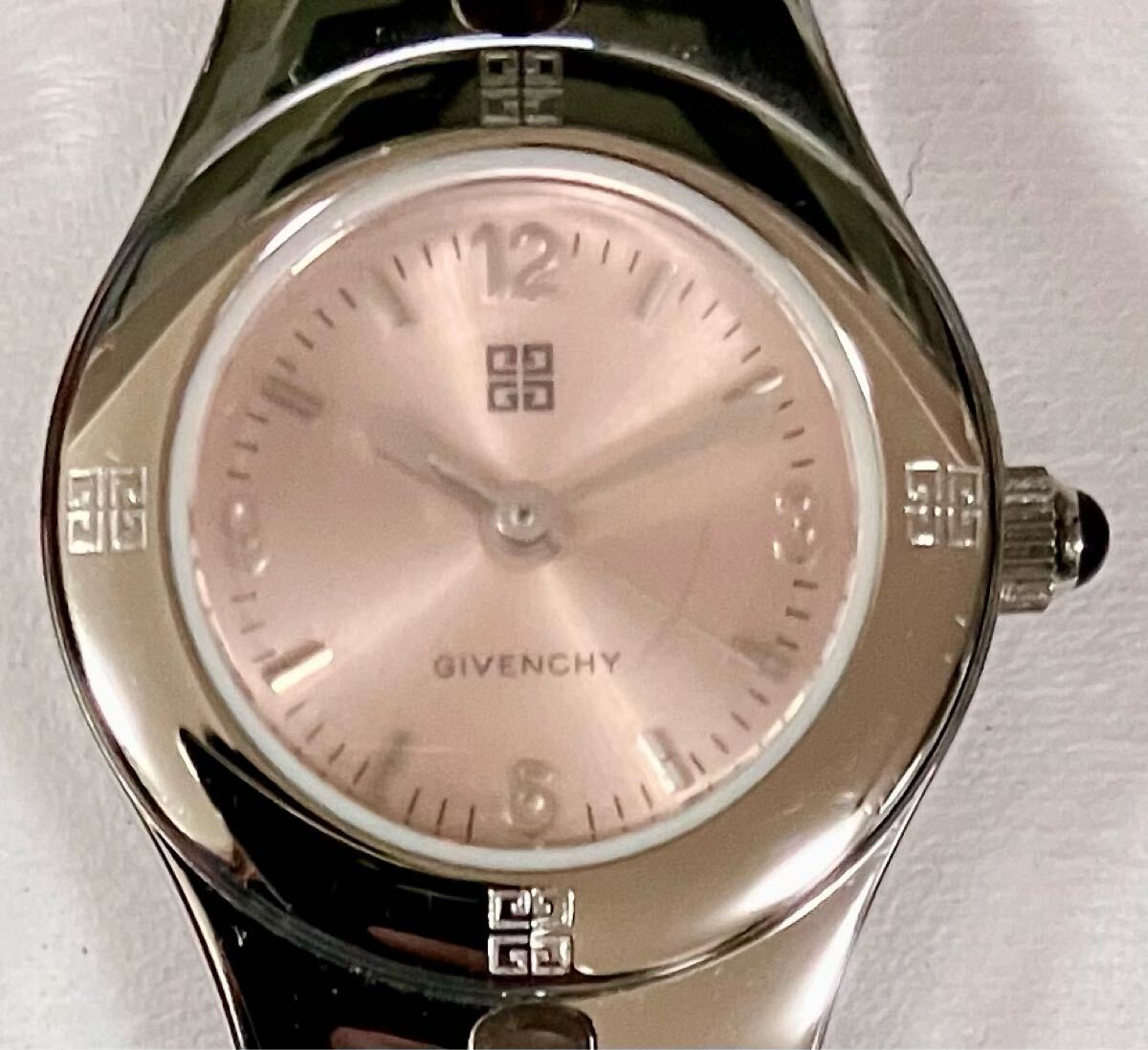 ☆使用感小☆稼働品☆GIVENCHY ジバンシィ☆QZ☆ピンク文字盤 ☆使用感小☆稼働品☆GIVENCHY ジバンシィ☆QZ☆ピンク文字盤