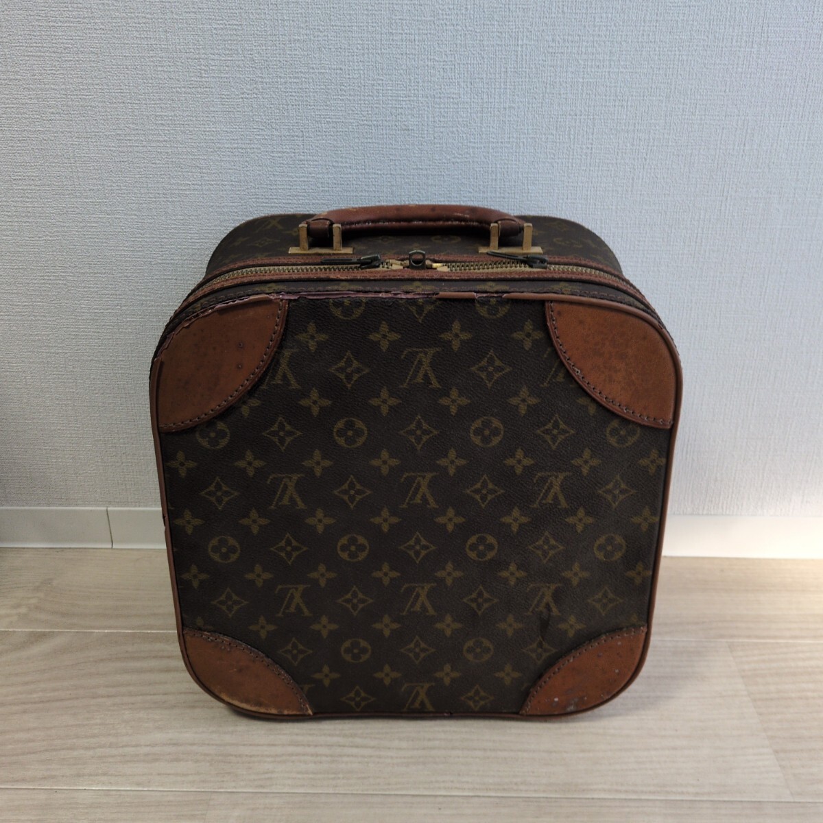 LOUIS VUITTON ストラトス モノグラム ミニトランクケース ルイヴィトン ストラトス モノグラム ミニトランクケース スーツ