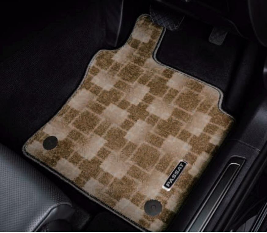 Volkswagen(フォルクスワーゲン) フロアマット デザートベージュ 純正 パサート Passat J3GBM5R17DBE [ ポイント利用 ]
