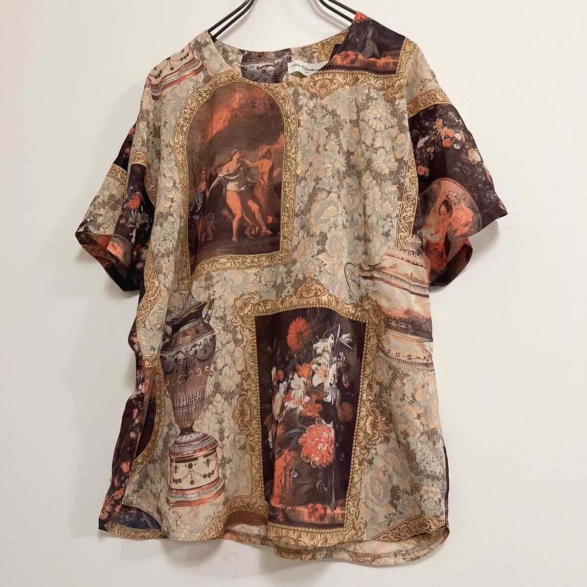 80's ヴィンテージ絵画プリントトップス　宗教画　総柄　 ブラウス Tシャツ カットソー 半袖　vintage 古着 ブラウン ヨーロピアン　シック_画像1