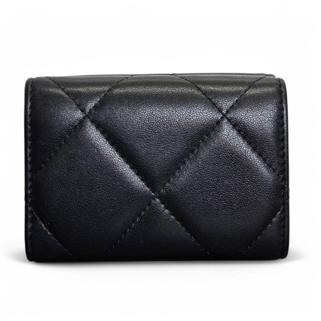 極美品】シャネル シャネル19 ラムスキン コンパクトウォレット 極美品】シャネル シャネル19 ラムスキン コンパクトウォレット