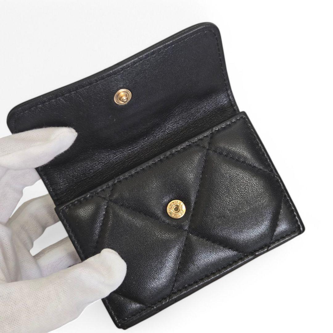 極美品】シャネル シャネル19 ラムスキン コンパクトウォレット 極美品】シャネル シャネル19 ラムスキン コンパクトウォレット