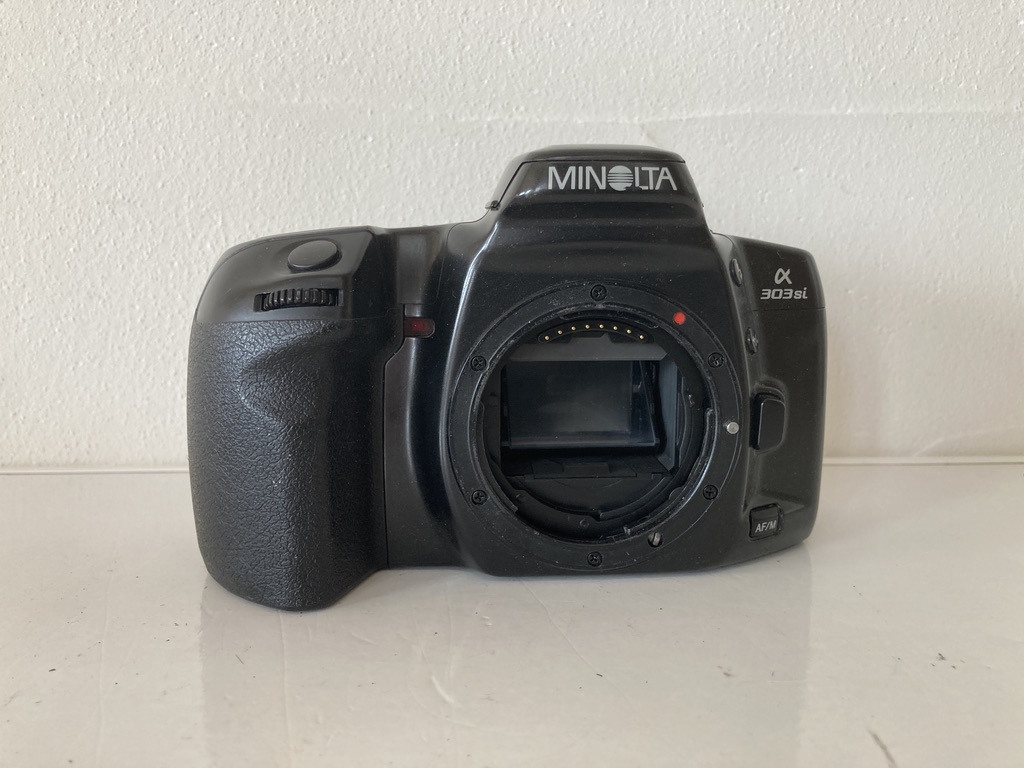 12802) MINOLTA 303si