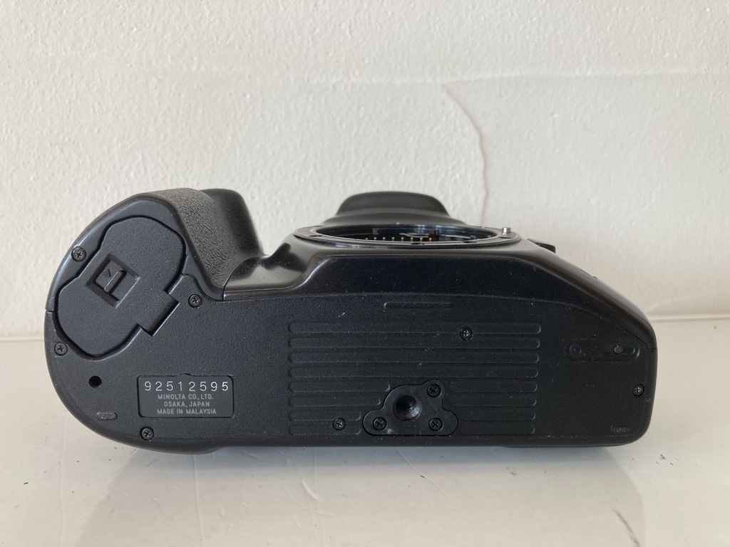 12802) MINOLTA 303si