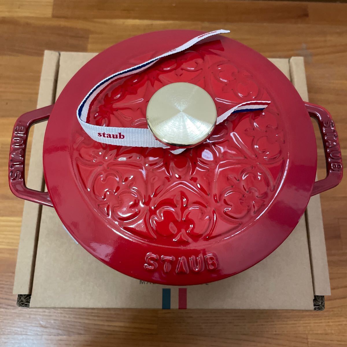 ストウブ staub ワナベ WA-NABE S フレンチオーブン 16cm リリー ストウブ staub ワナベ WA-NABE S フレンチオーブン 16cm リリー