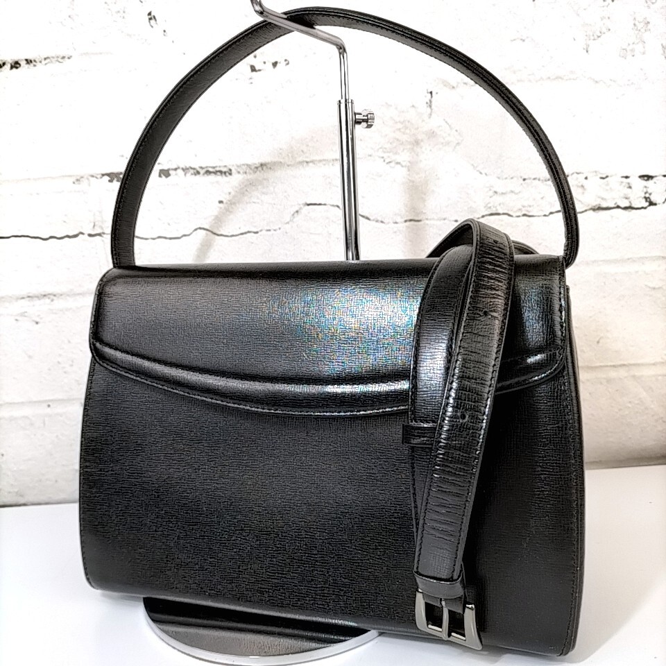 ungaro 】 ウンガロ ゴールド金具 レザー 2way ショルダーベルト ungaro 】 ウンガロ ゴールド金具 レザー 2way ショルダーベルト