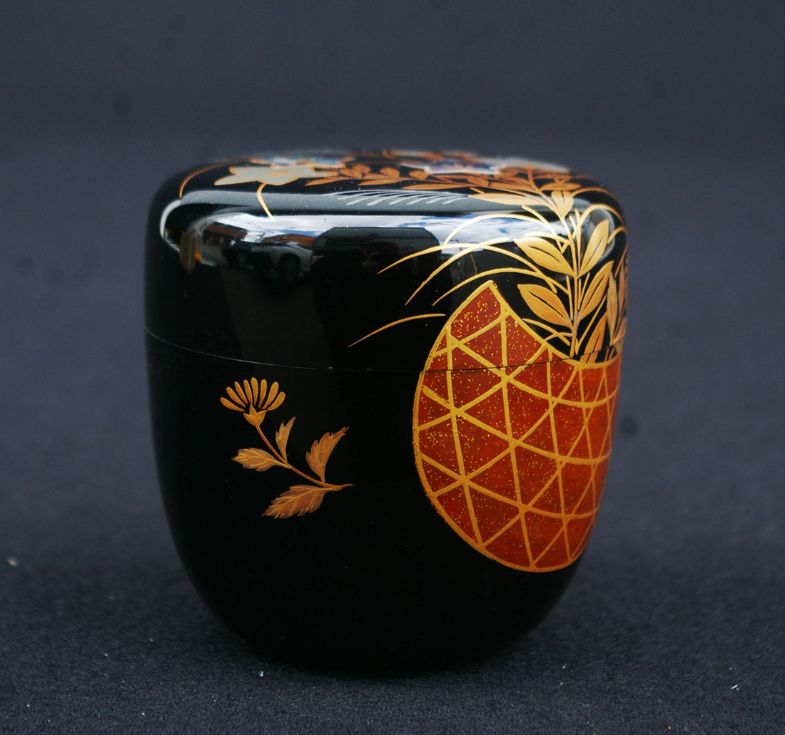 □中村宗悦 加賀蒔絵師 花籠蒔絵 螺鈿 大棗 螺鈿 共箱 黄布 付 □中村宗悦 加賀蒔絵師 花籠蒔絵 螺鈿 大棗 螺鈿 共箱 黄布 付