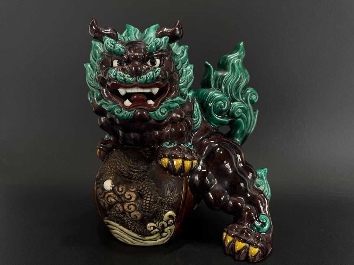 a0390 九谷焼 八幡窯 唐獅子 獅子置物 青獅子 玉獅子 高さ約28.5 a0390 九谷焼 八幡窯 唐獅子 獅子置物 青獅子 玉獅子 高さ約28.5