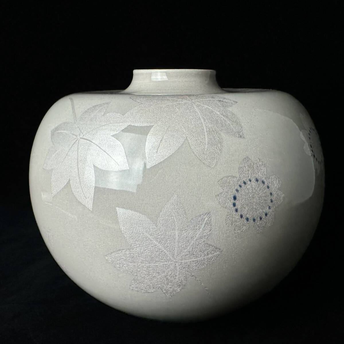 コレクター買取品 九谷焼 中田一於 造 淡桜釉裏銀彩花文壷 19 コレクター買取品 九谷焼 中田一於 造 淡桜釉裏銀彩花文壷 19