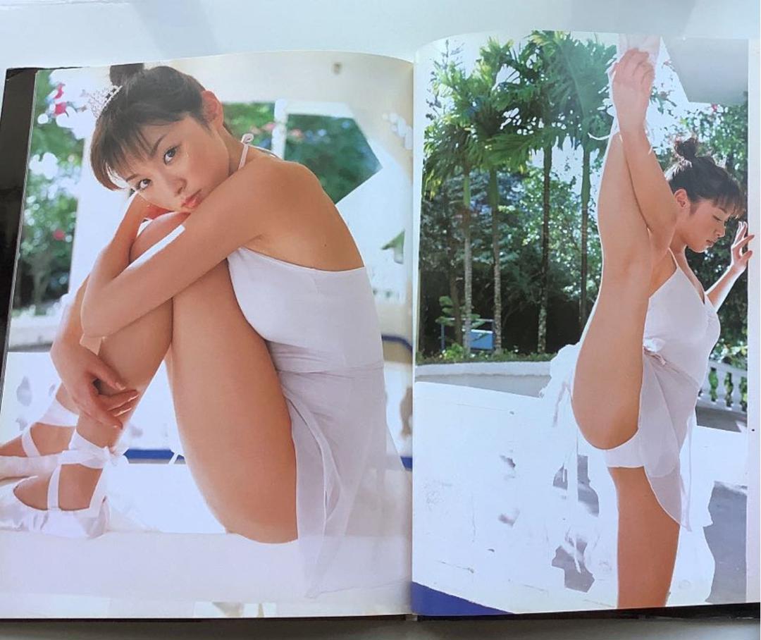 初版 帯付き 吉沢萌写真集 more グラビア アイドル 水着 ビキニ 下着 _画像1