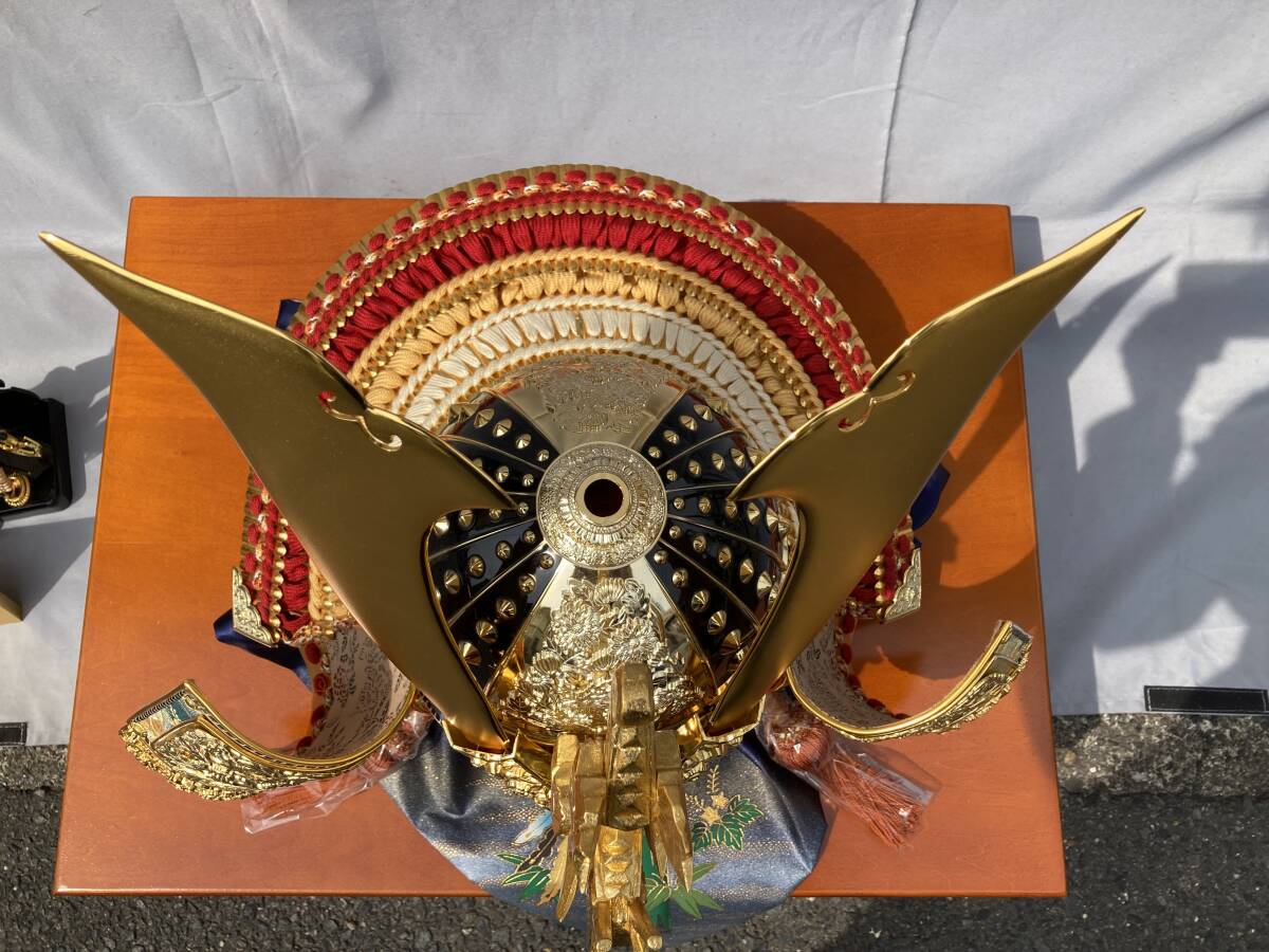 兜飾り　著用兜?。常疤?？　木彫箔押竜頭　本金鍍金　鎧兜　五月人形　収納箱飾り　ディスプレイ　イベント　コスプレ