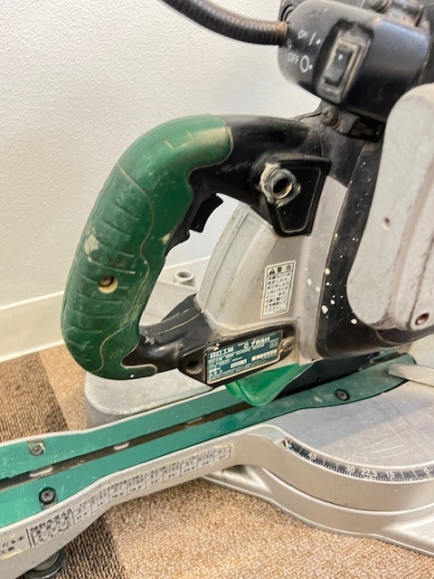 N40803■ HITACHI 日立工機 C7RSE 卓上 スライド 丸のこ 稼働品 電動工具 木工用 超硬丸のこ 190mm 大工 DIY 平成19年制 クロスカットソー