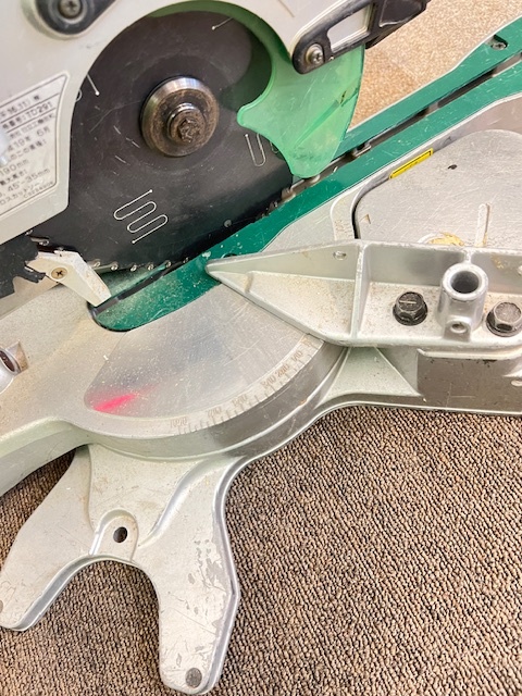 N40803■ HITACHI 日立工機 C7RSE 卓上 スライド 丸のこ 稼働品 電動工具 木工用 超硬丸のこ 190mm 大工 DIY 平成19年制 クロスカットソー