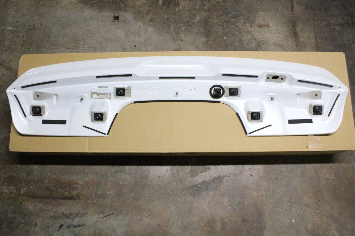 2572[ с новой машины ]LAND CRUISER Land Cruiser 300 серия оригинальный задний спойлер Land Cruiser / задний 76085-60130 090/ Precious white pearl 