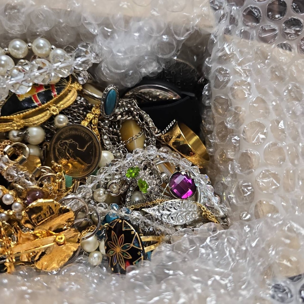 実家 家財整頓品 アクセサリーまとめ売り 指輪 ブローチ 実家 家財整頓品 アクセサリーまとめ売り 指輪 ブローチ