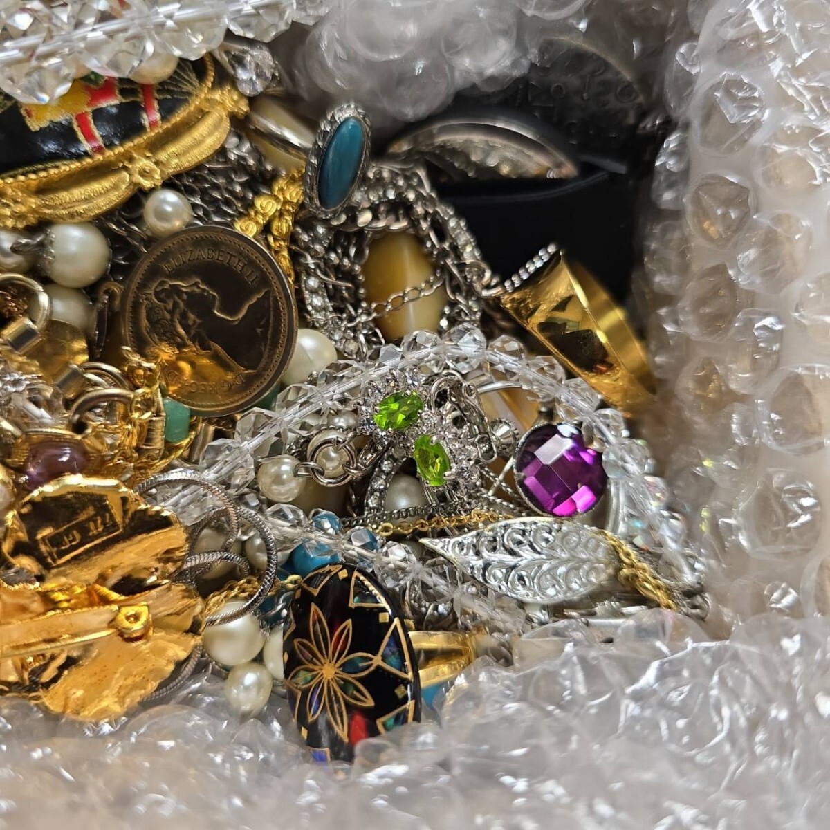 実家 家財整頓品 アクセサリーまとめ売り 指輪 ブローチ 実家 家財整頓品 アクセサリーまとめ売り 指輪 ブローチ