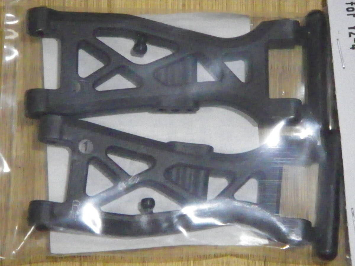 送料込み YOKOMO (Z4-008FG1) YZ-4用 フロントサスアーム