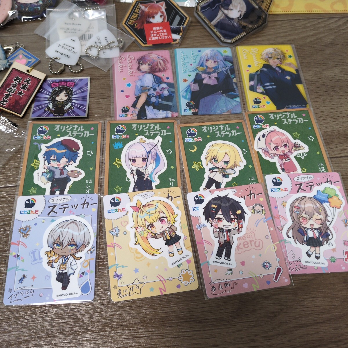 VTuber にじさんじ グッズ まとめ売り アクリルキーホルダー 缶 VTuber にじさんじ グッズ まとめ売り アクリルキーホルダー 缶