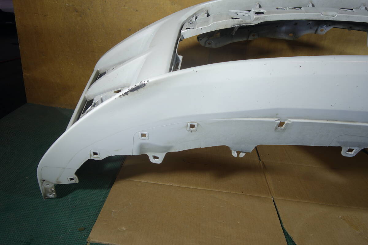 19795　NCP131 後期 ヴィッツ ＧＲスポーツ　フロントバンパー　070 パール　52119-52B30_画像7