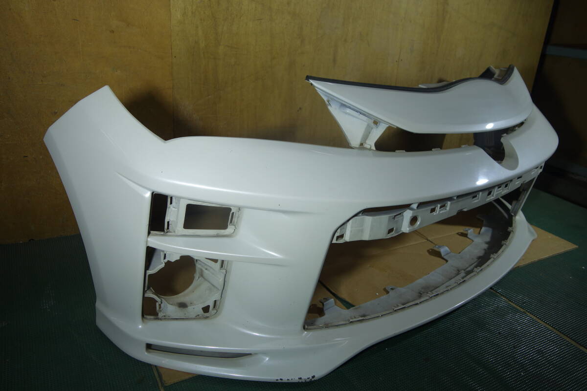 19795　NCP131 後期 ヴィッツ ＧＲスポーツ　フロントバンパー　070 パール　52119-52B30_画像3