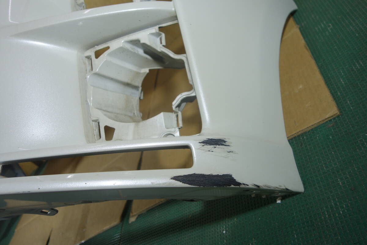 19795　NCP131 後期 ヴィッツ ＧＲスポーツ　フロントバンパー　070 パール　52119-52B30_画像4