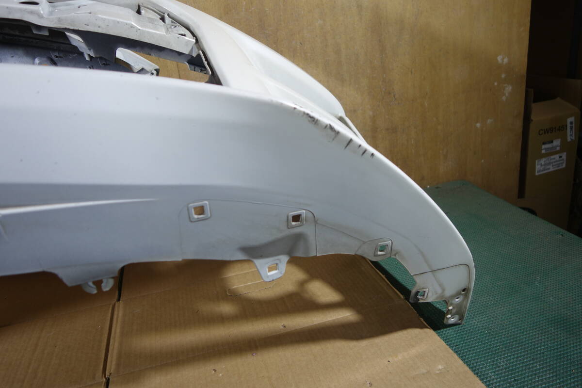 19795　NCP131 後期 ヴィッツ ＧＲスポーツ　フロントバンパー　070 パール　52119-52B30_画像6