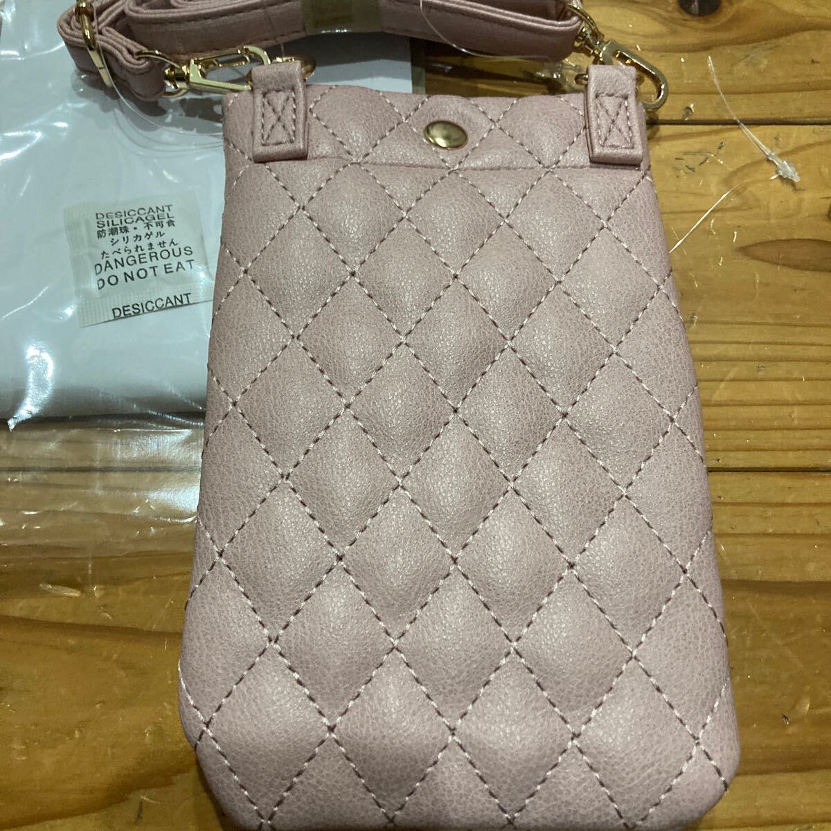 新品即決送料無料?マイメロ　スマホショルダー　約18.5×11.5㎝　合成皮革