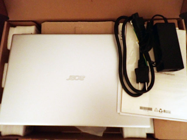 美品 Acer Swift 3 SF314-511-WF58Y/S Pure Silver Intel Core i5-113567 Windows 11 8GB 512GB ピュアシルバー エイサー ノートパソコン